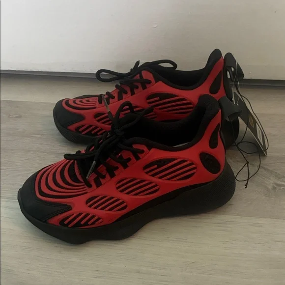 Ecko Unlimited Ref and Black Sneakers Boys Size 3 New with Tags - Picture 3 of 5